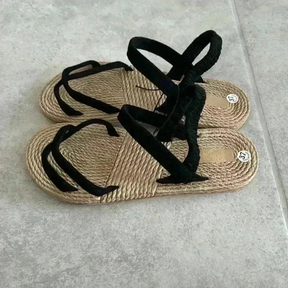 Black and Cream Sandals - Picture 2 of 3
